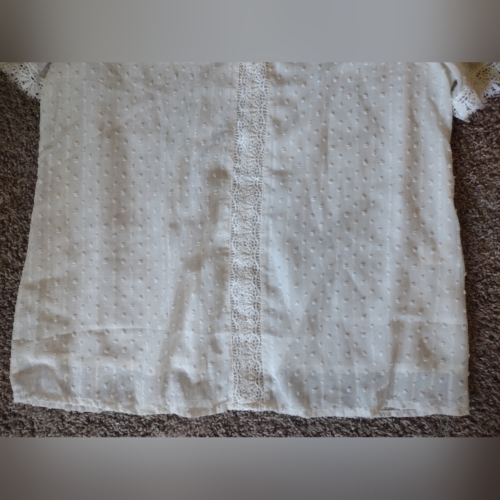 Ivory Lace Trim Top Large NWOT - Picture 10 of 12